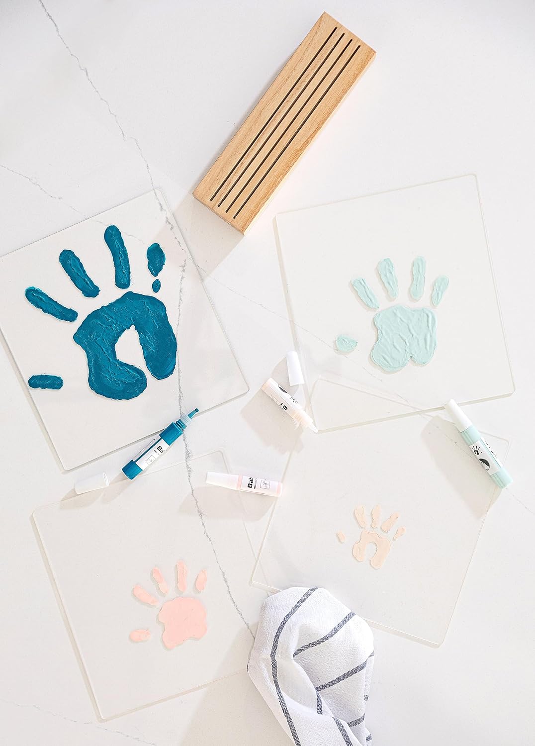 Baby Art Family Touch – Kit Amprentă pentru Întreaga Familie, cu Bază din Lemn